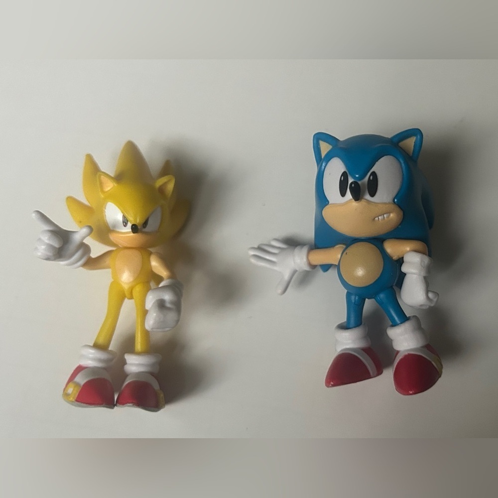 2 Super Sonic the Hedgehog Action Figures